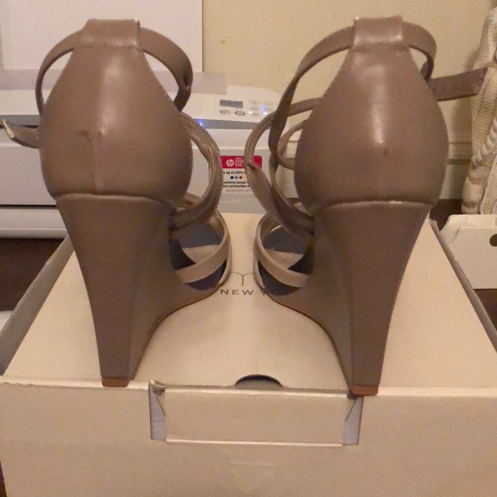 Shoes - Picture 3 of 4